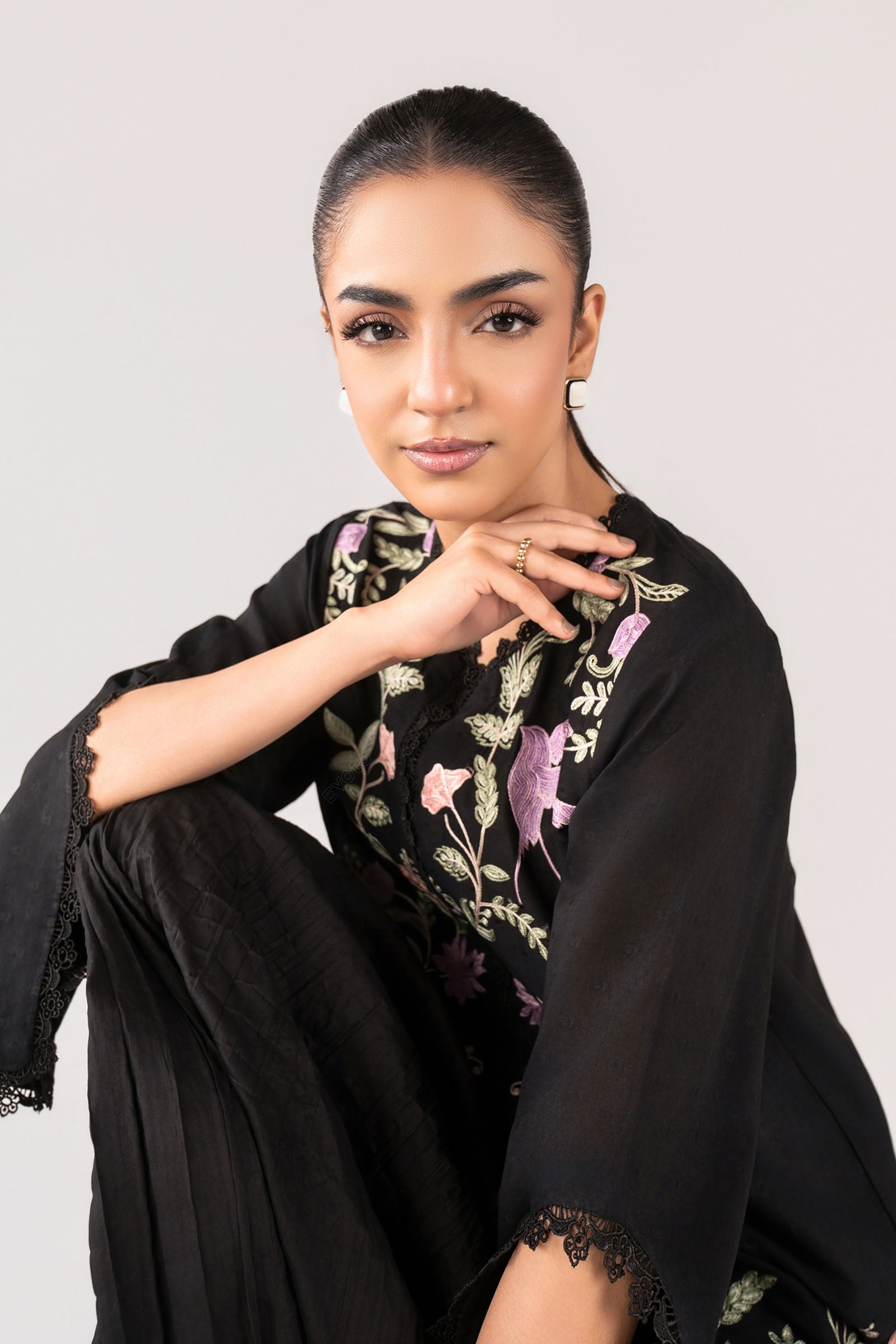 2 Pc Embroidered Brochia Suit