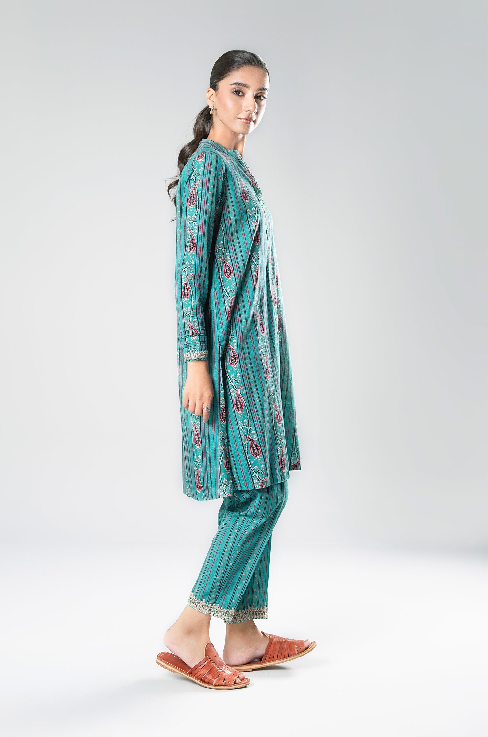 2 Pc Printed Khaddar Suit