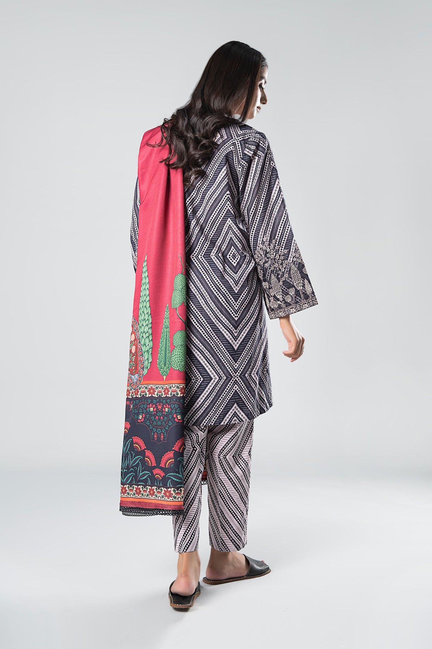 3 Pc Printed Khaddar Suit