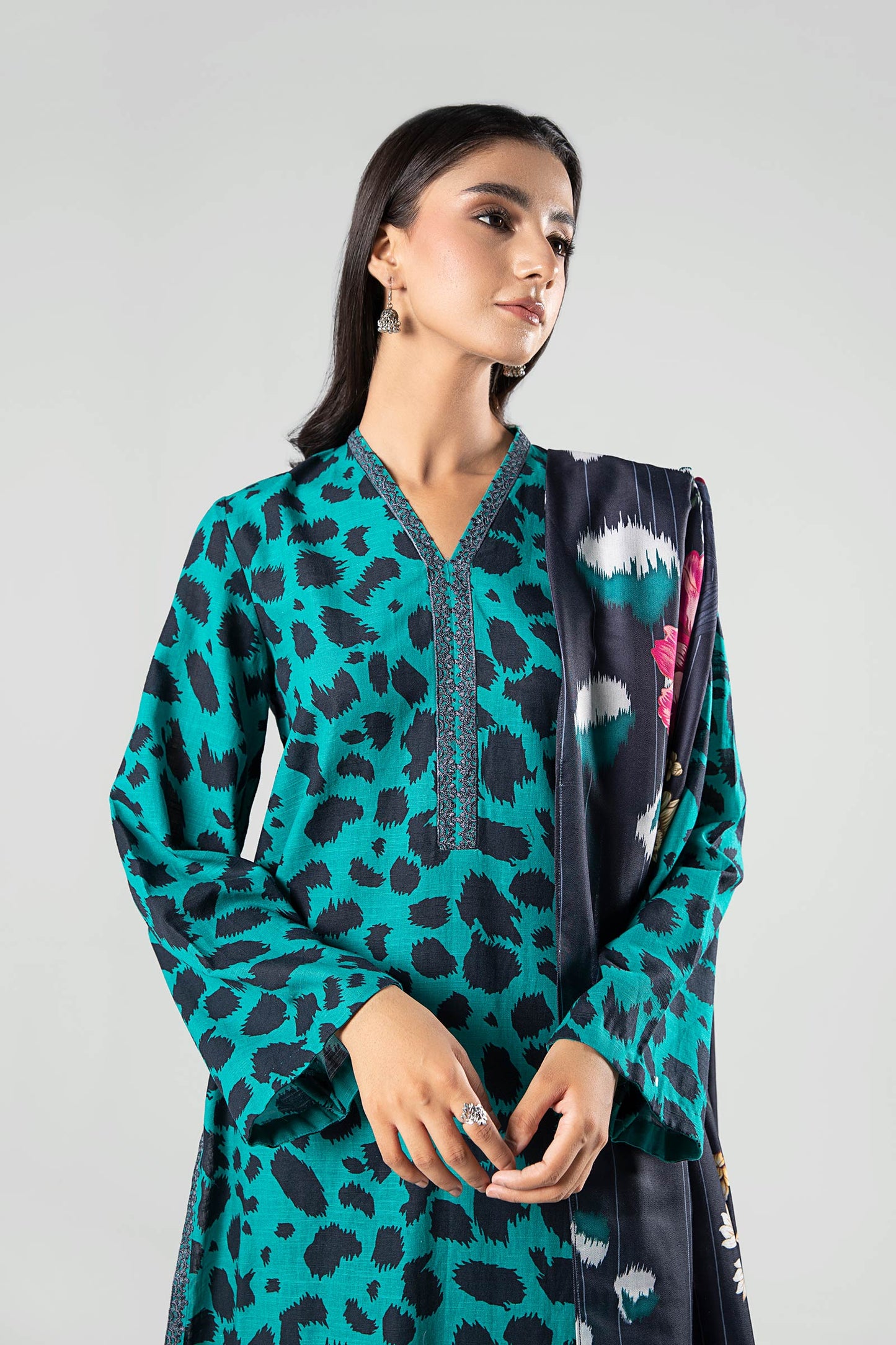 3 Pc Printed Khaddar Suit