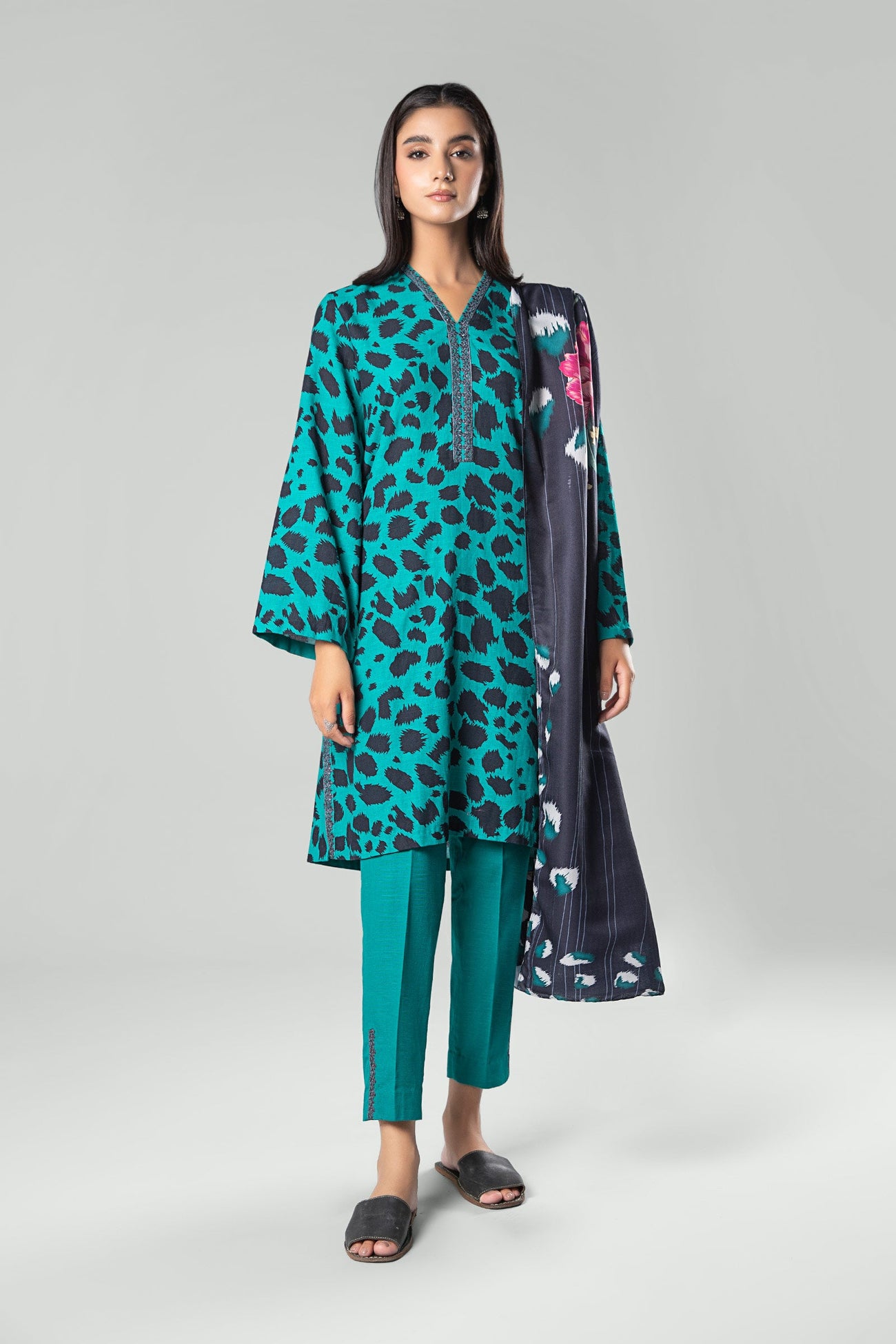 3 Pc Printed Khaddar Suit