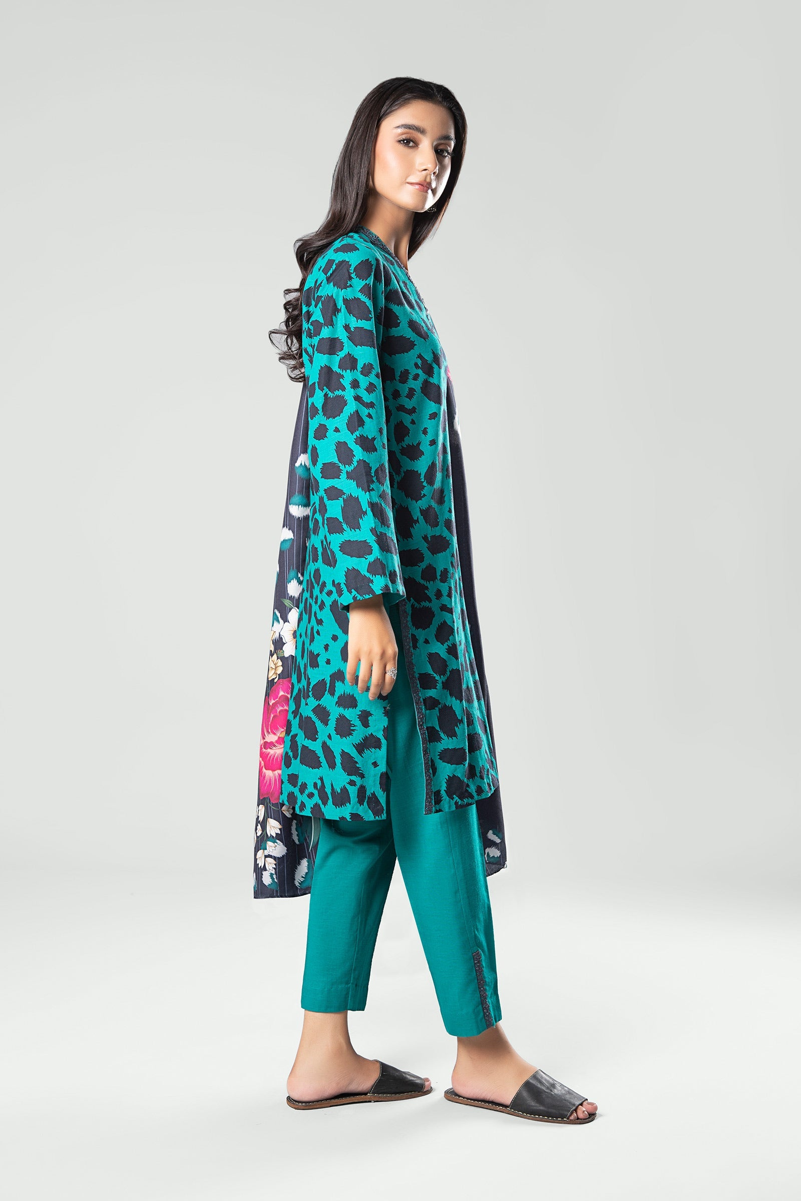 3 Pc Printed Khaddar Suit