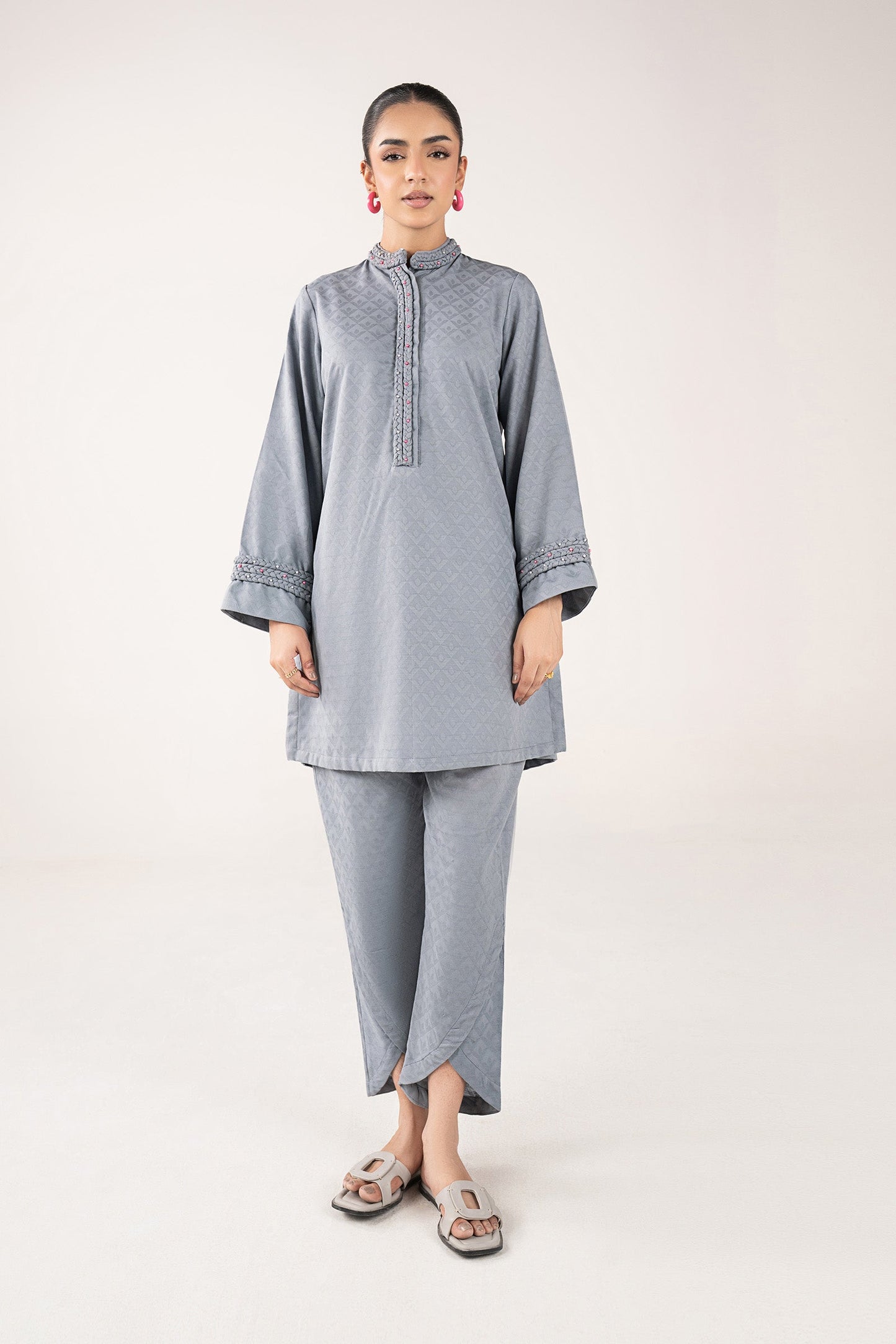 2 Pc Dyed Khaddar Jacquard Suit