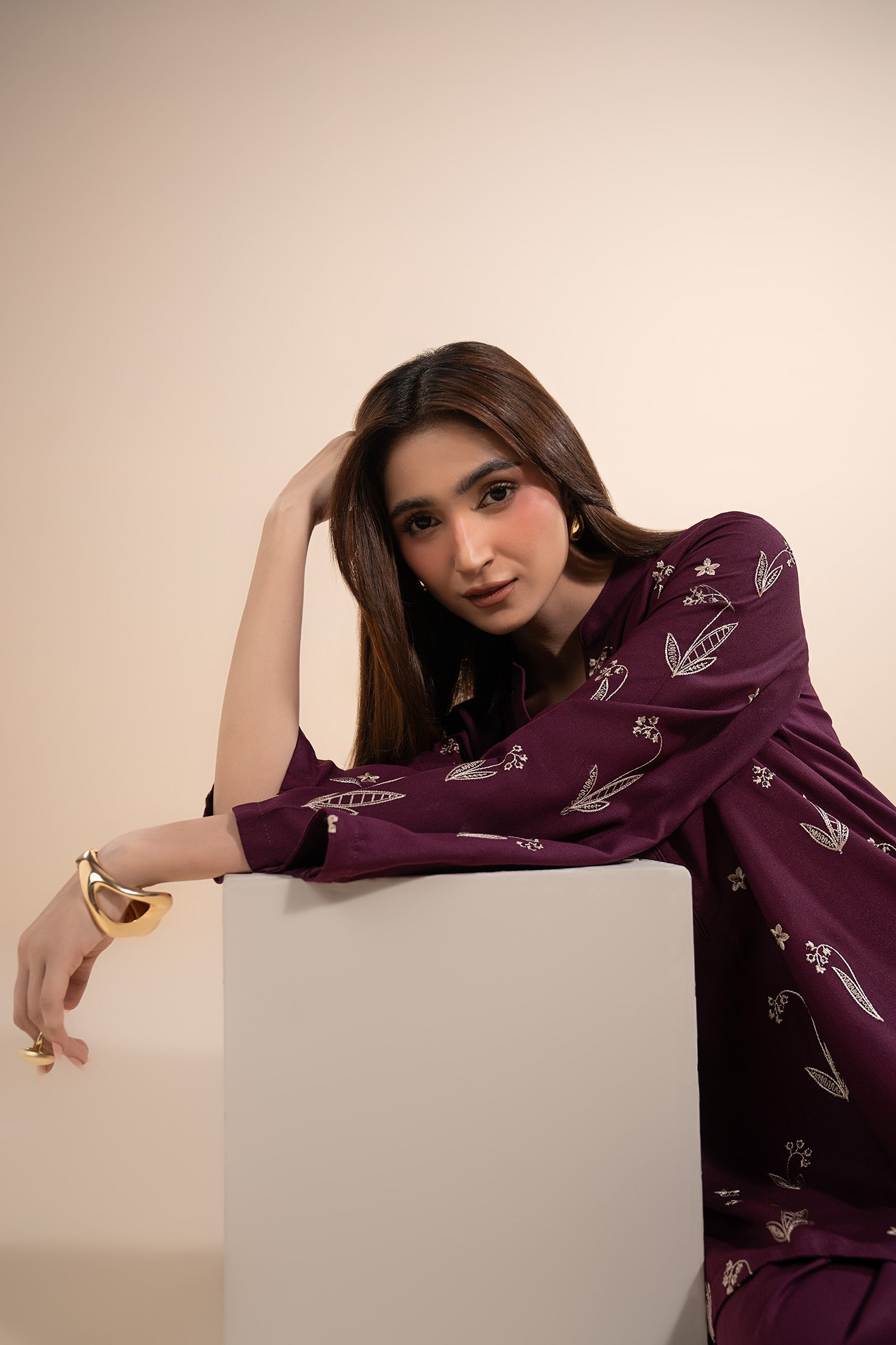 2 Pc Embellished Karandi Suit