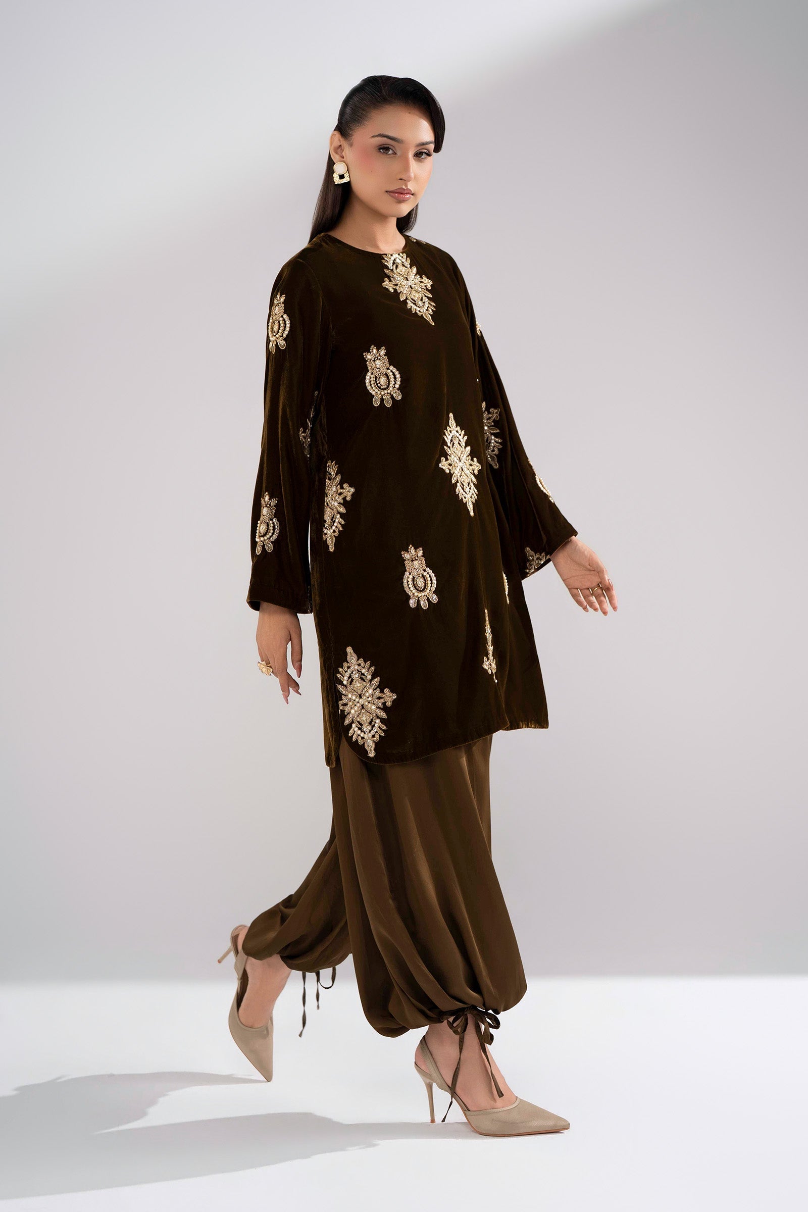 2 Pc Embroidered Velvet Suit