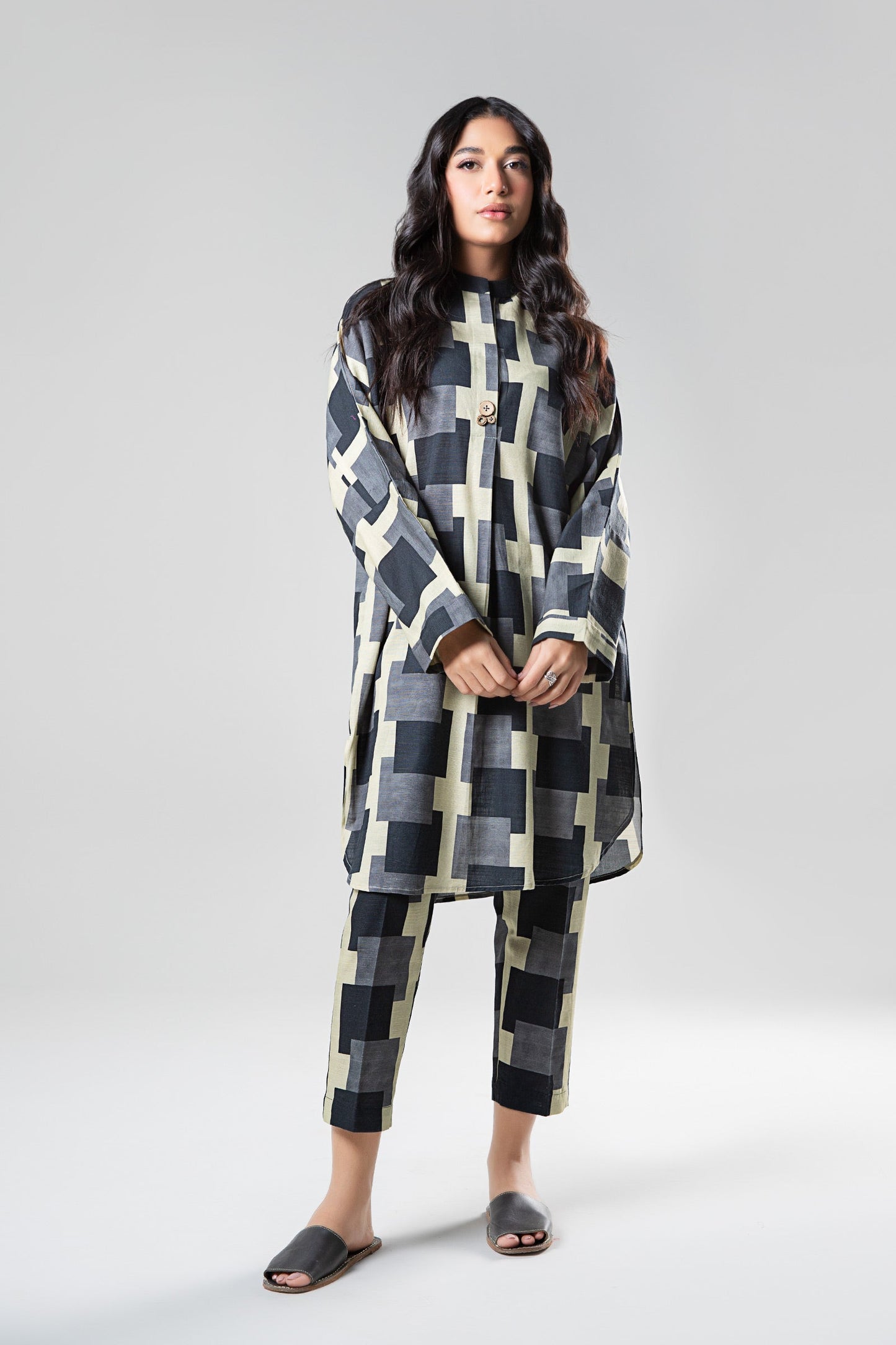 2 Pc Printed Khaddar Suit