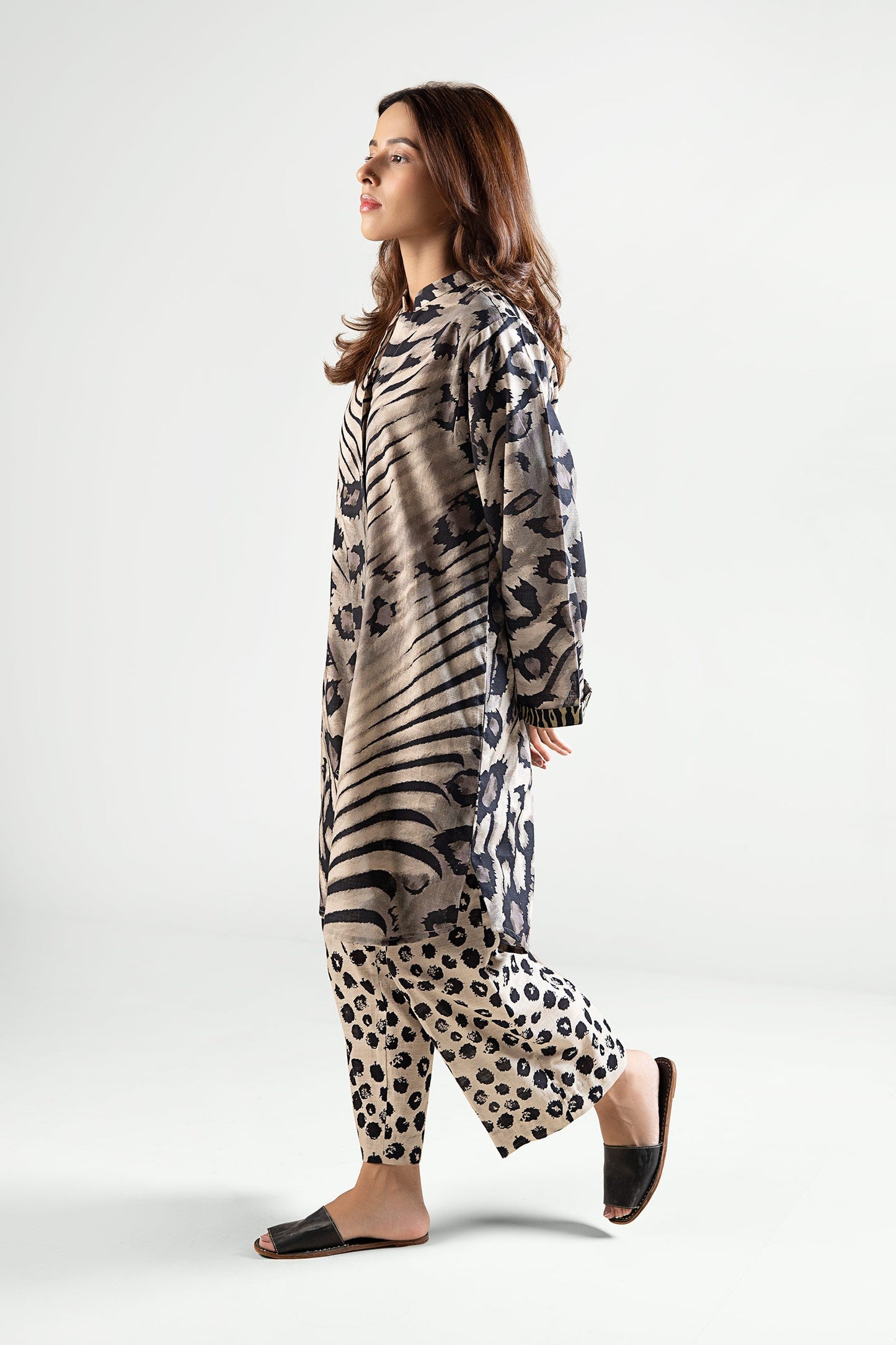 2 Pc Printed Khaddar Suit