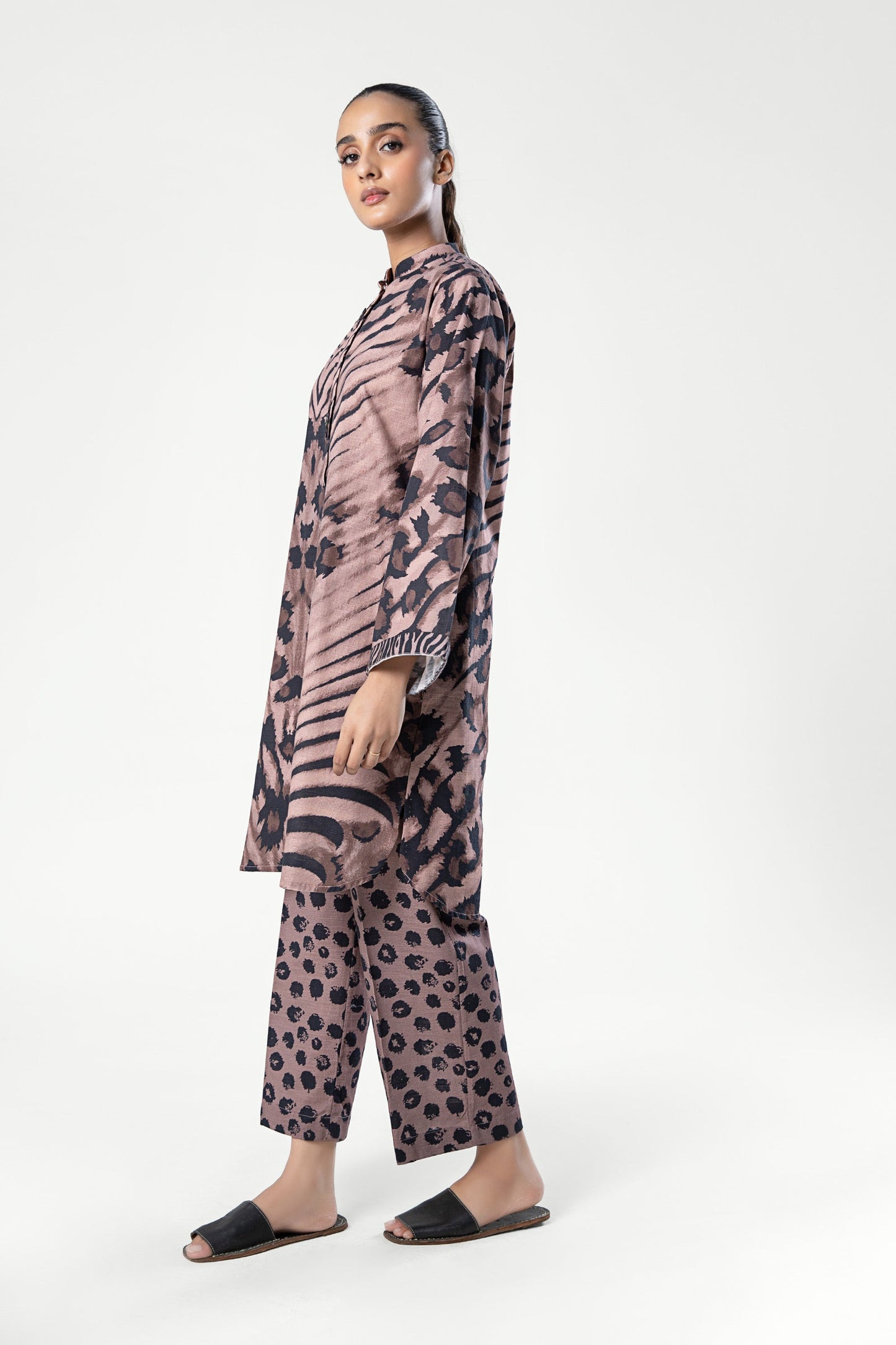 2 Pc Printed Khaddar Suit