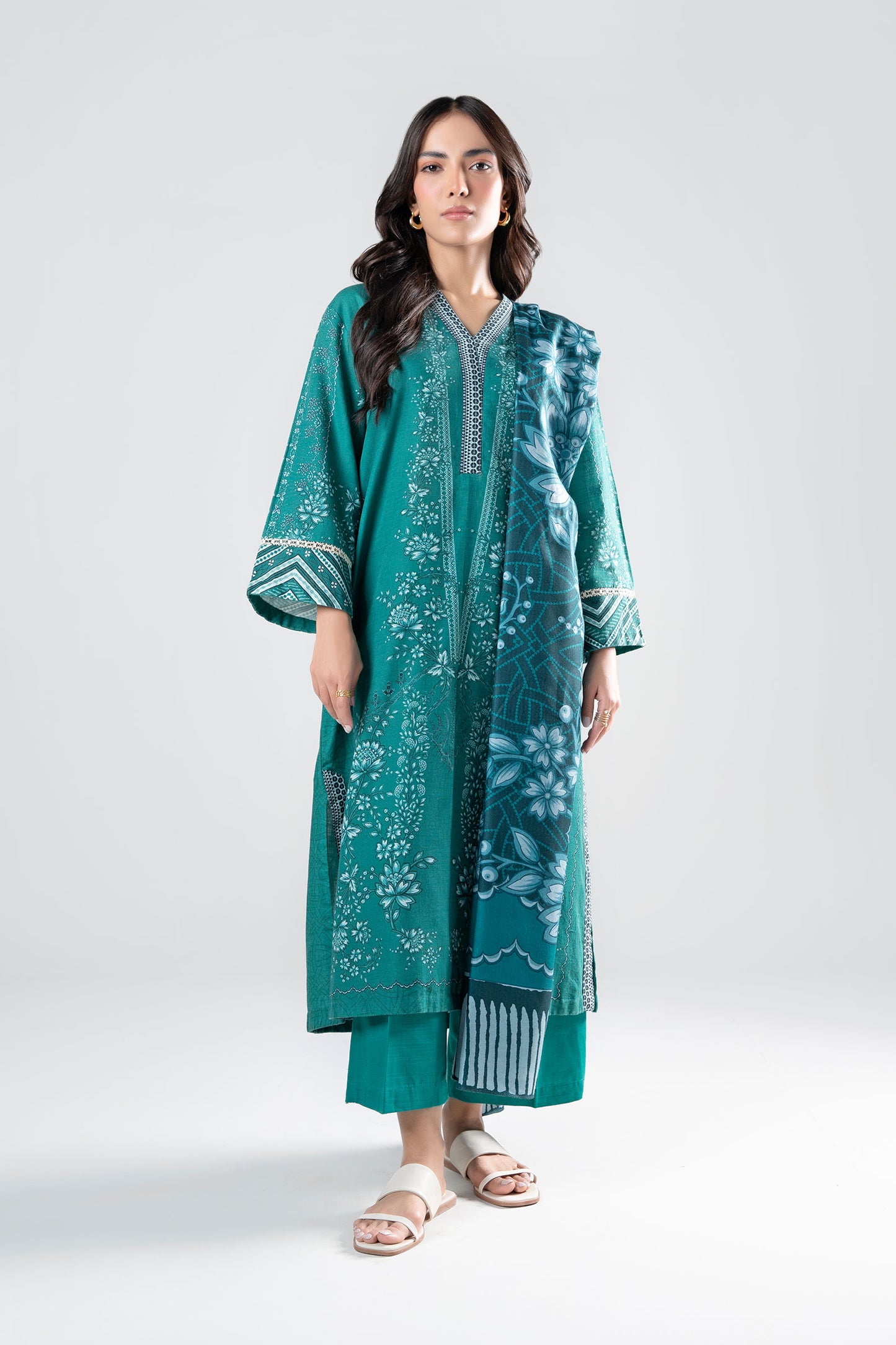 3 Pc Printed Khaddar Suit