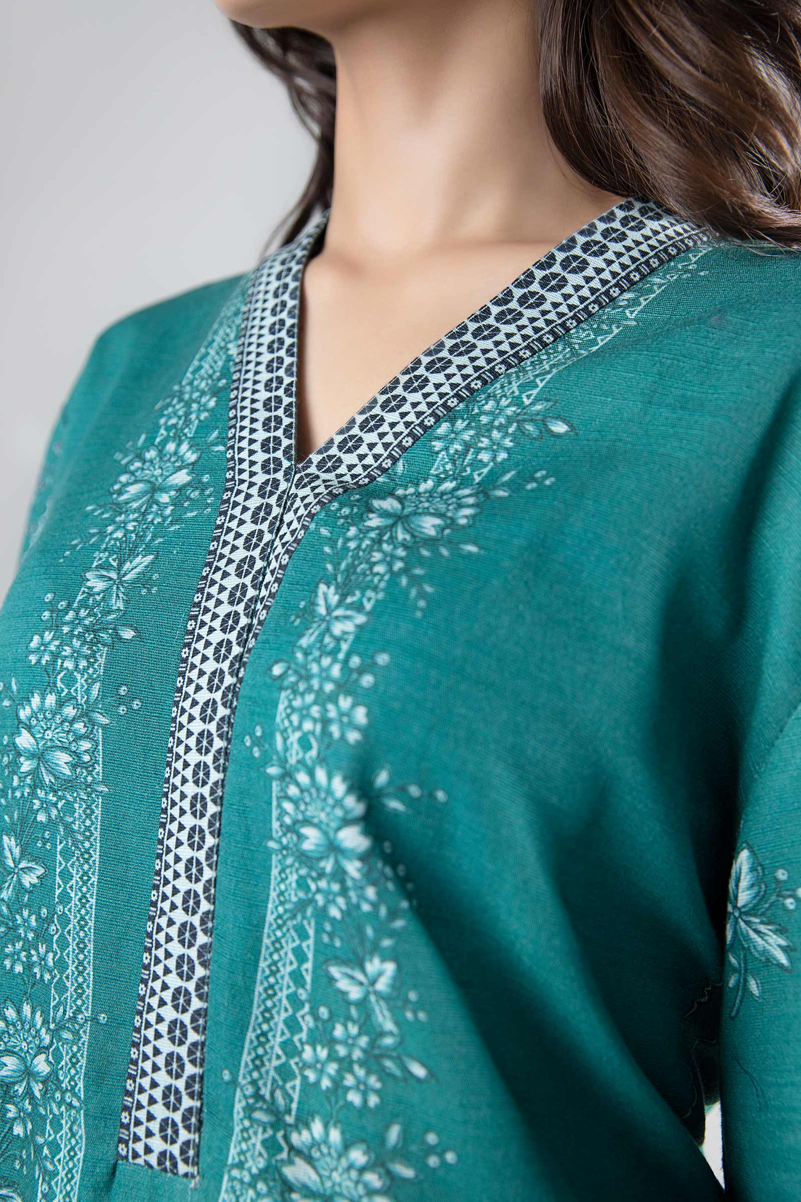 3 Pc Printed Khaddar Suit