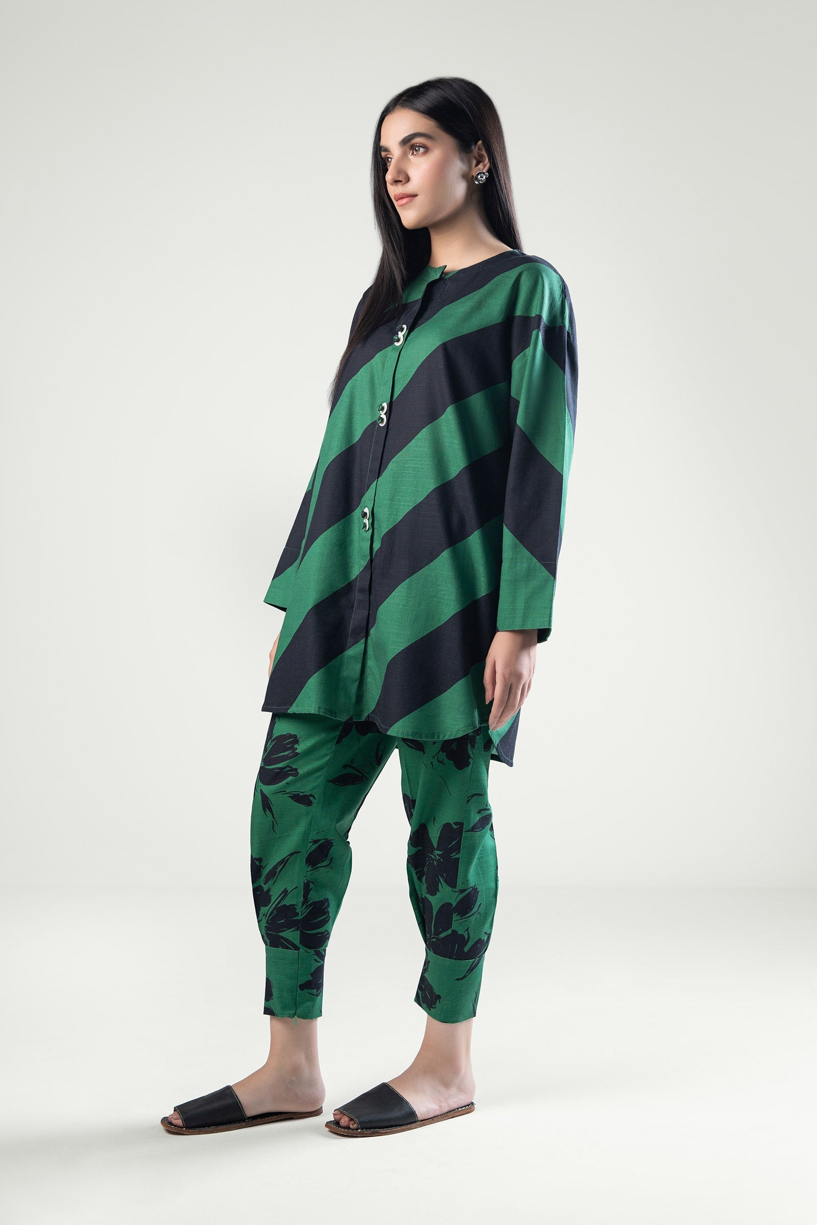 2 Pc Printed Khaddar Suit
