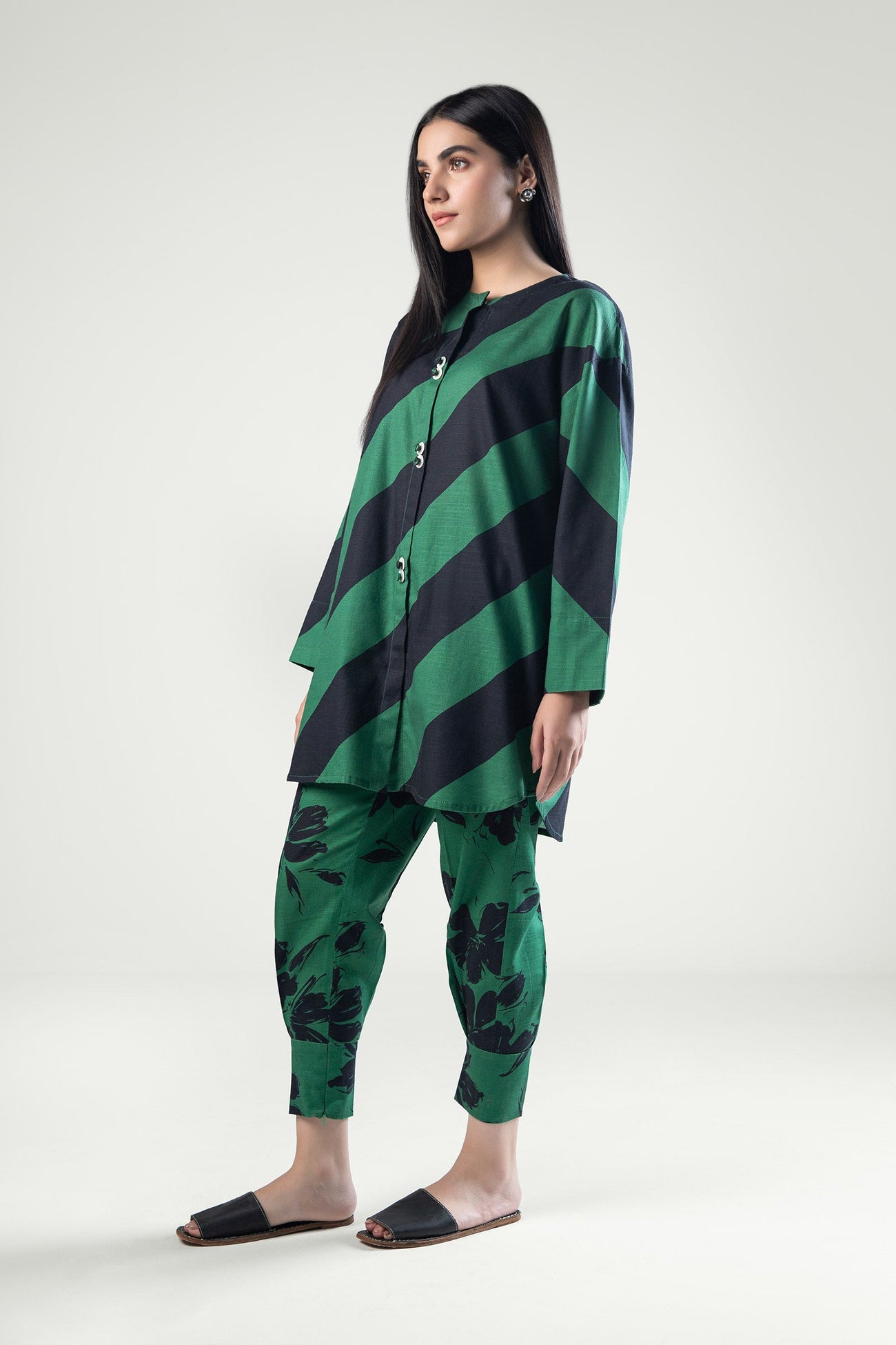 2 Pc Printed Khaddar Suit