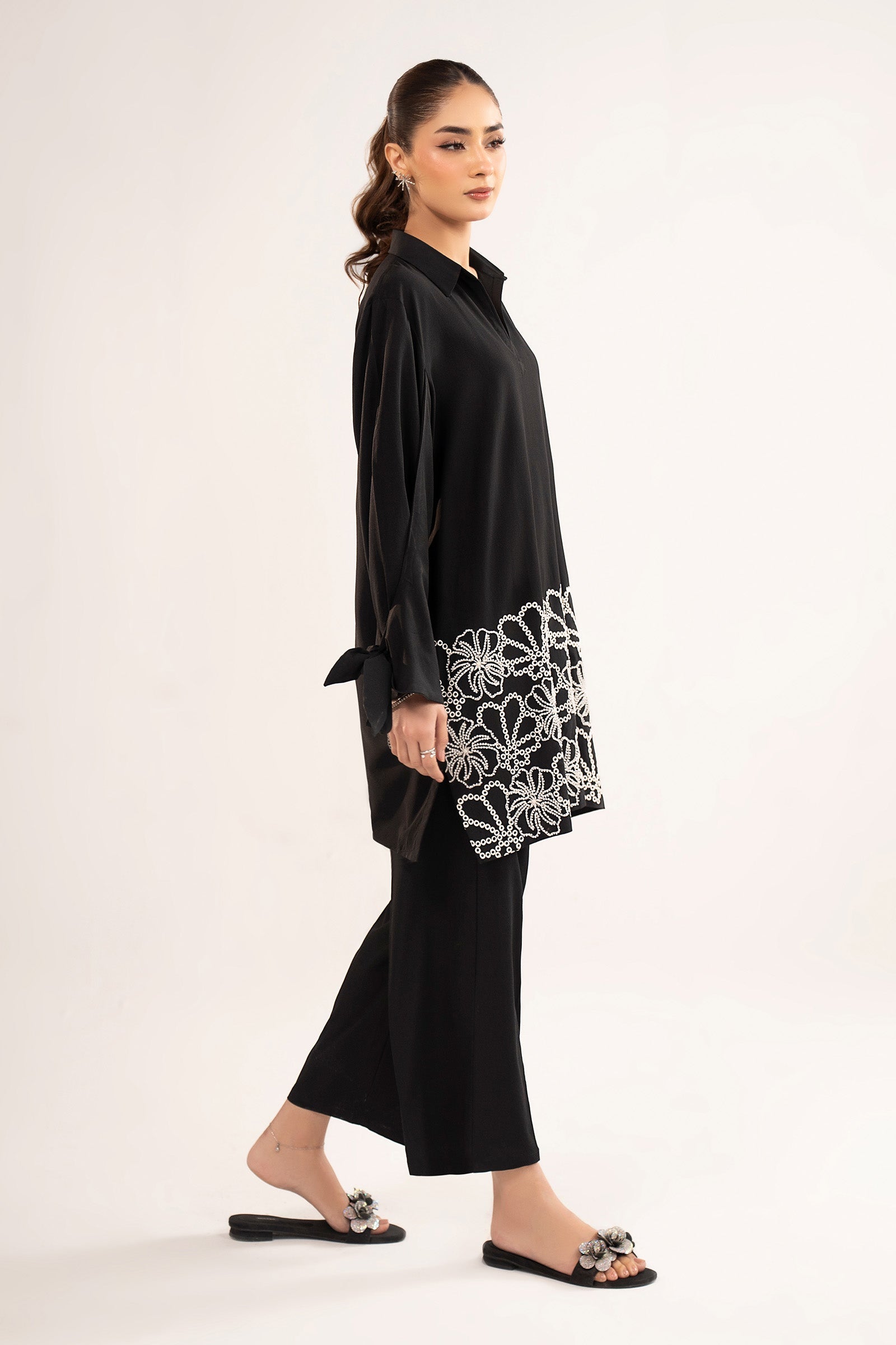 2 Pc Embroidered Crepe Suit