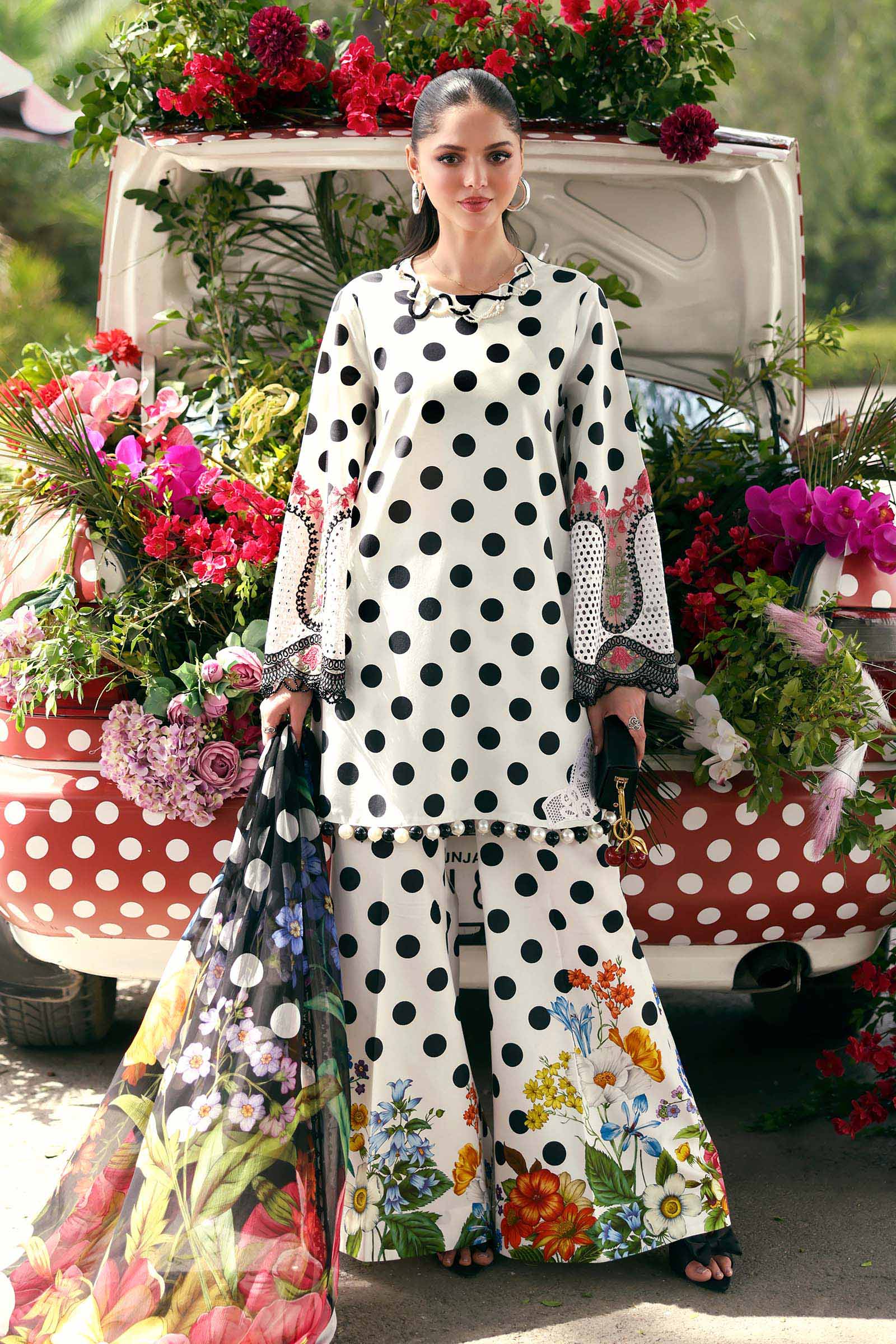 Video preview - 3 Piece Unstitched Embroidered Lawn Suit