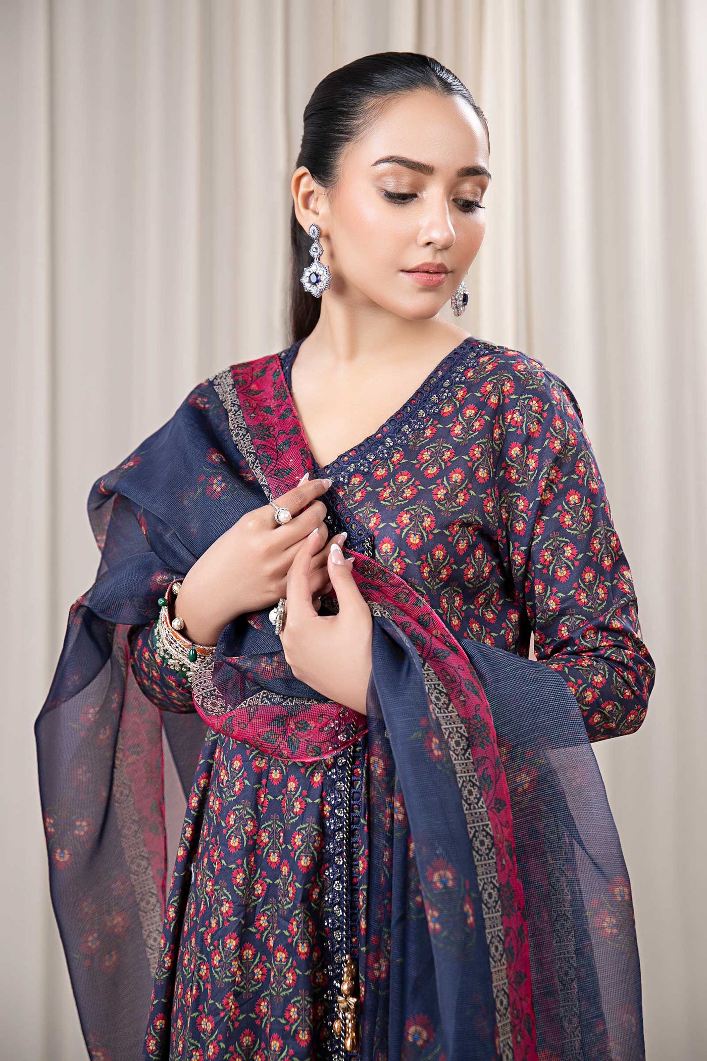 3 PIECE EMBROIDERED LAWN SUIT | DW-EF24-106