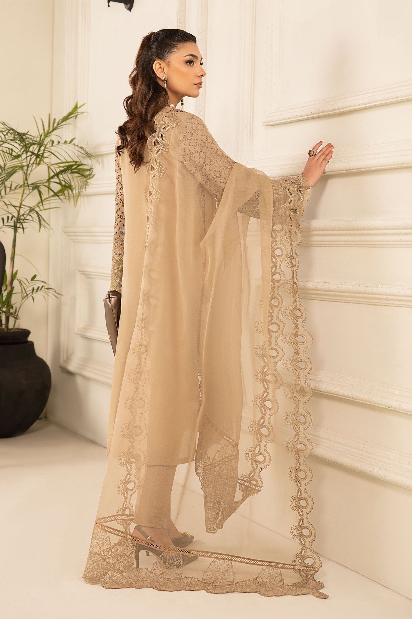 3 PIECE EMBROIDERED LAWN SUIT | DW-EF24-04