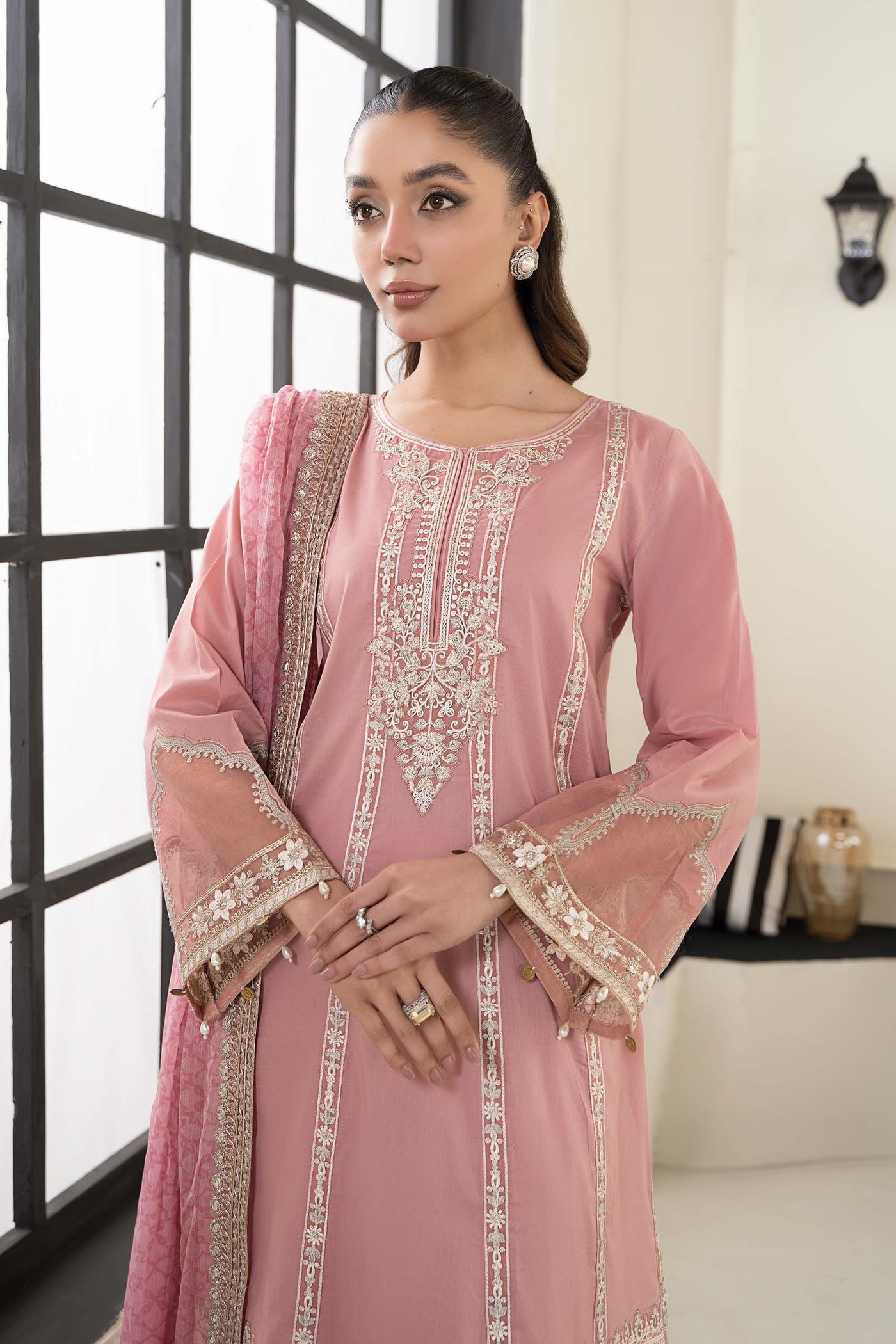 3 PIECE EMBROIDERED LAWN SUIT | DW-EF24-130