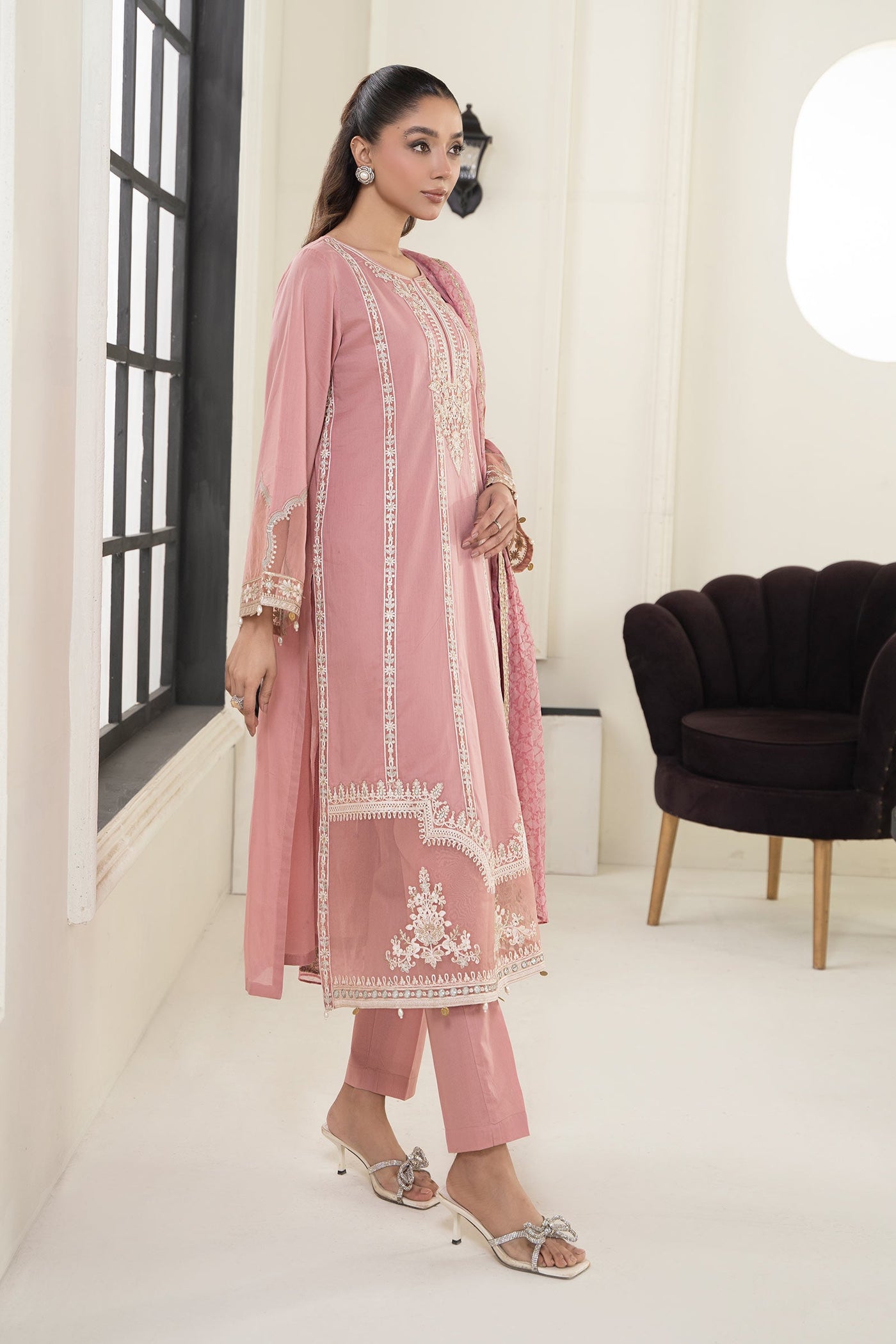 3 PIECE EMBROIDERED LAWN SUIT | DW-EF24-130
