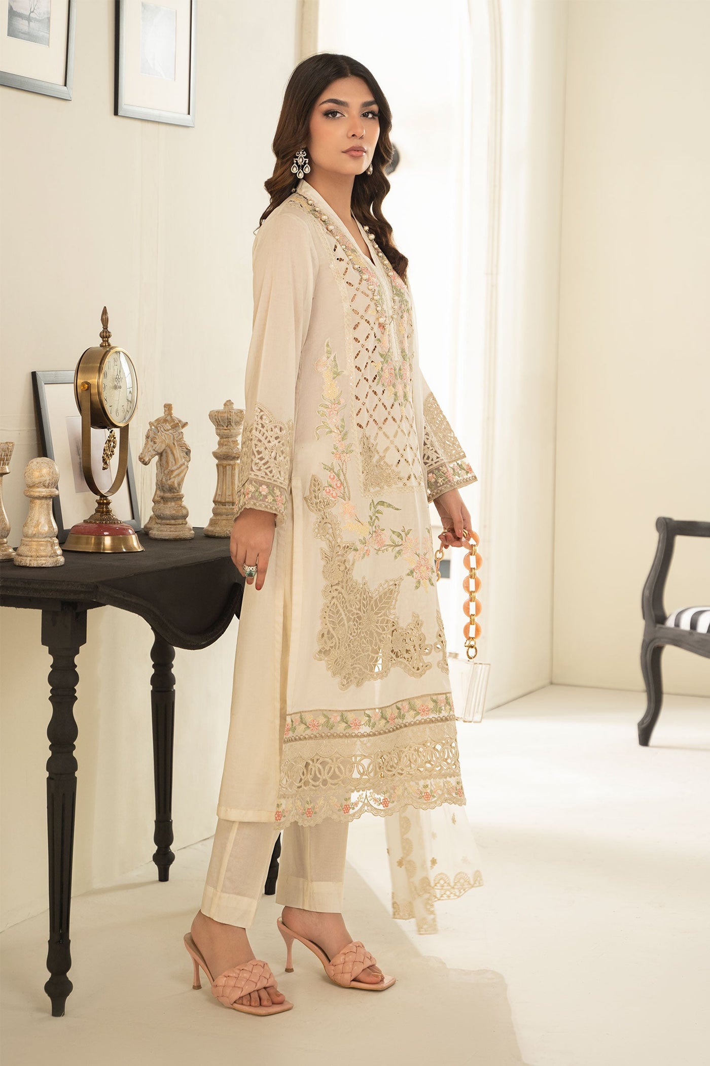 3 PIECE EMBROIDERED LAWN SUIT | DW-EF24-17