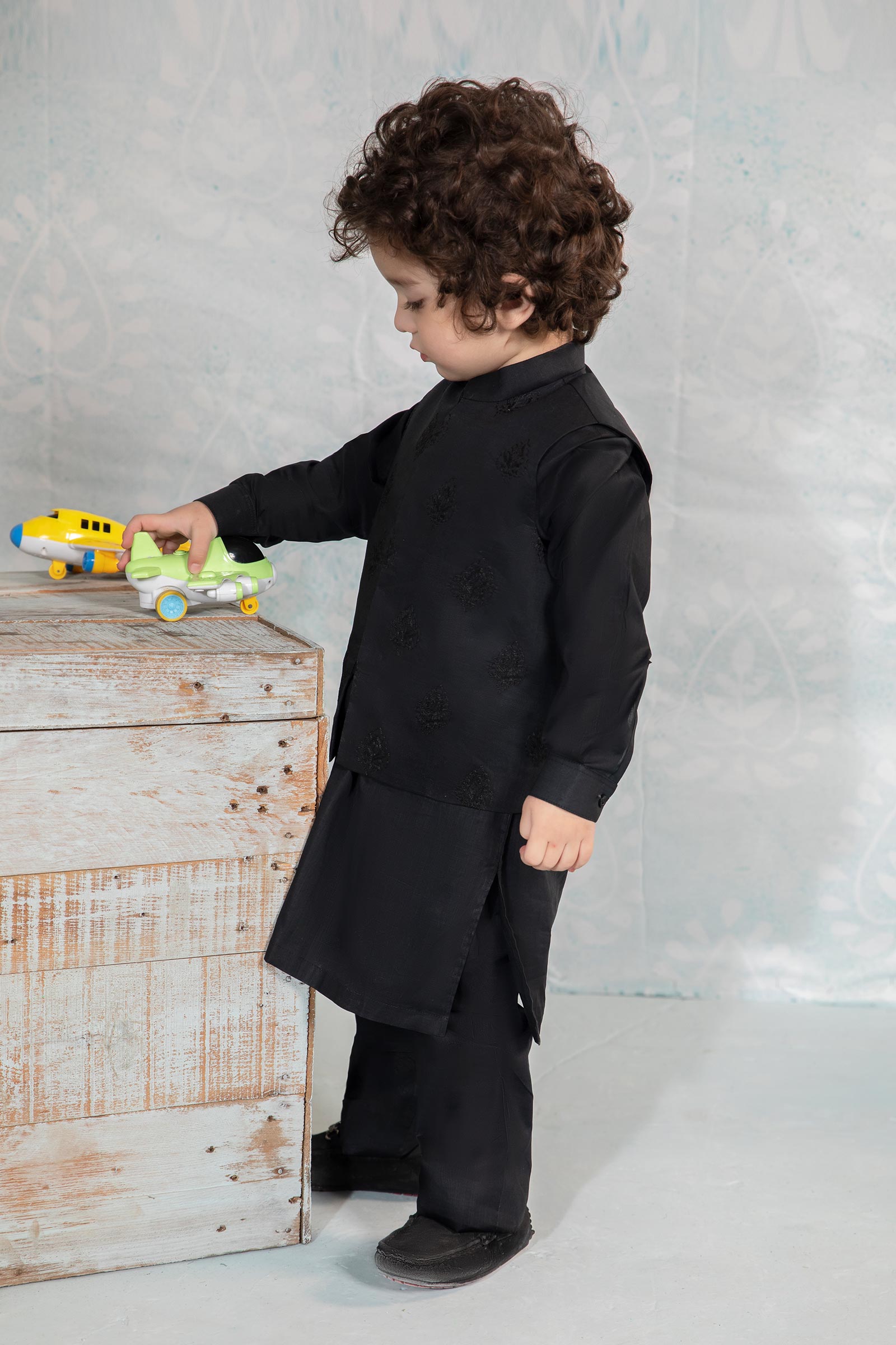 Embroidered Slub Cotton Suit